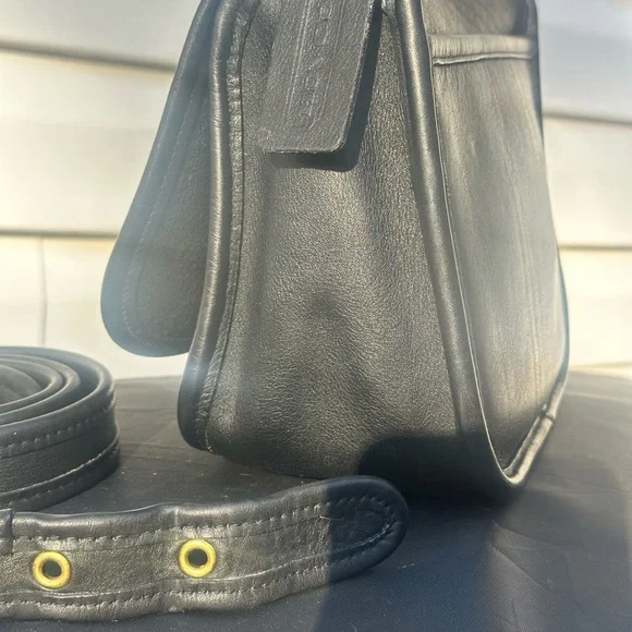 Vintage Coach legacy Small Flap - Picture 9 of 17